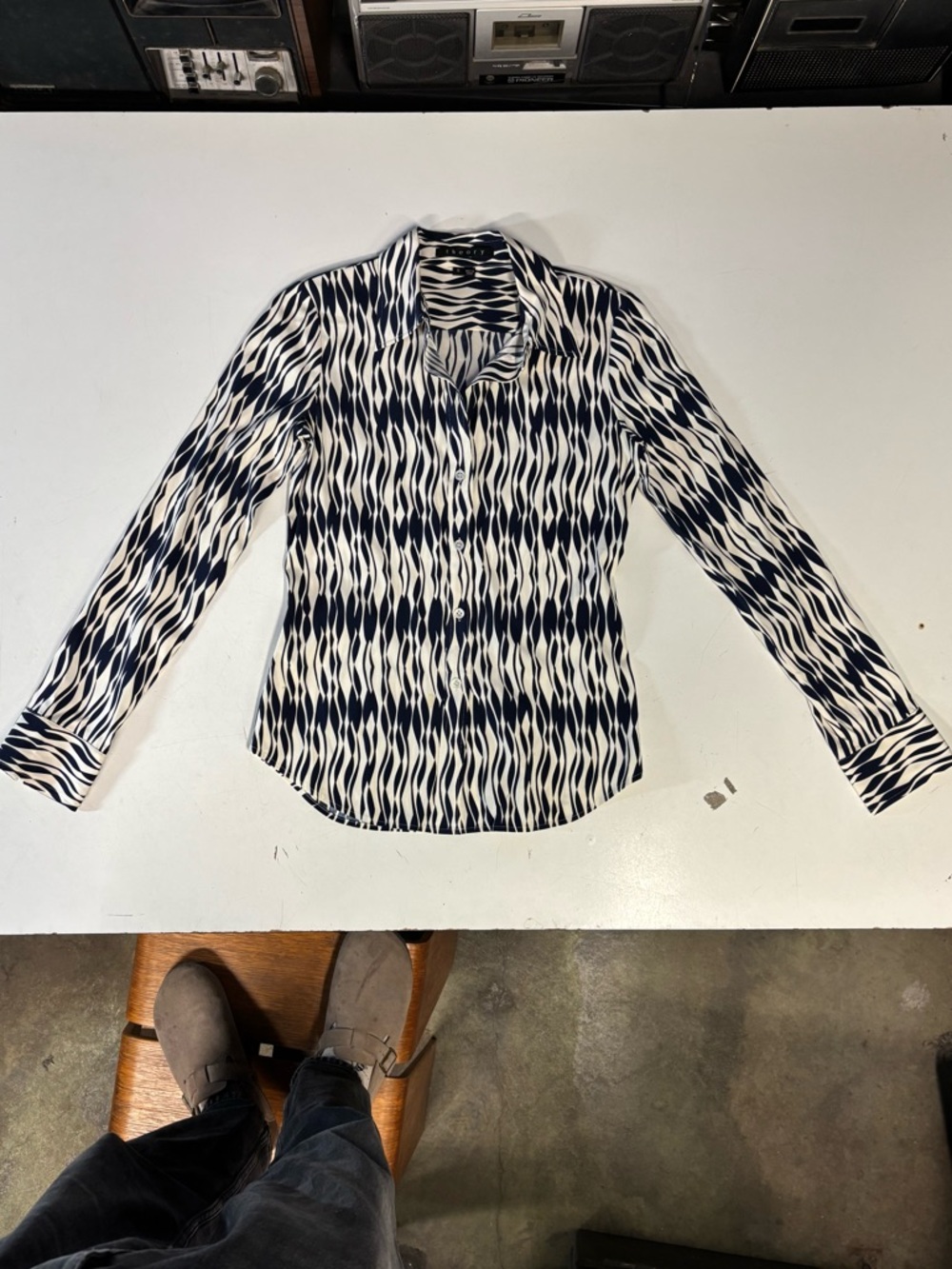 Theory allover print silk button up shirt, unworn like new condition